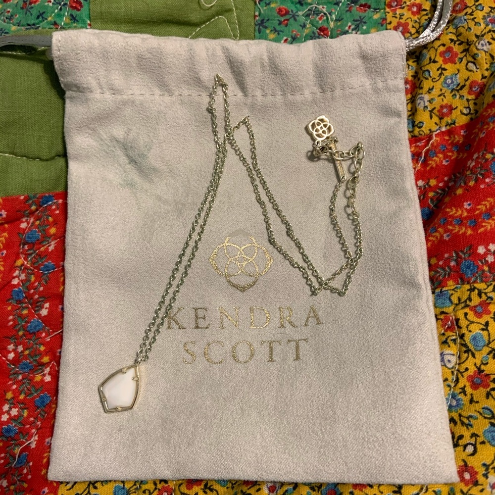 Kendra Scott necklace